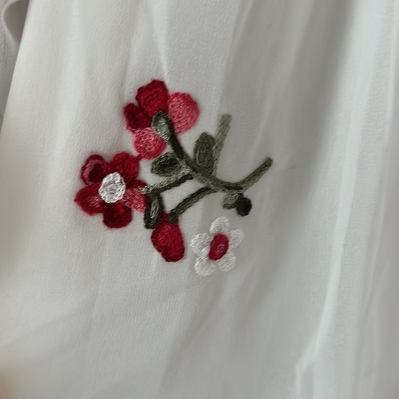 😎 Summer Sale! Beautiful embroidered blouse size M-L - Picture 5 of 8
